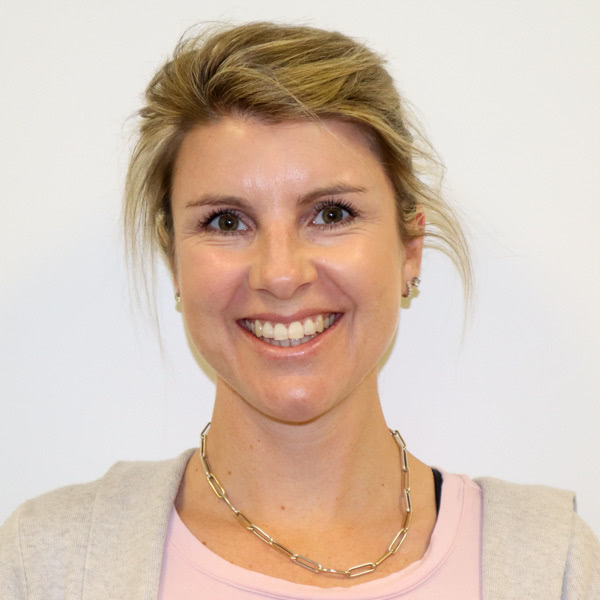 Holly-2022-headshot